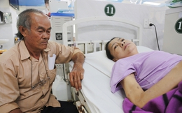 Cha già bật khóc nhìn con gái chết mòn trên giường bệnh vì không đủ tiền chữa trị