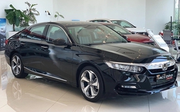 Giá Honda Accord chạm đáy mới tại đại lý: Giảm 250 triệu đồng, rẻ hơn Camry bản tiêu chuẩn
