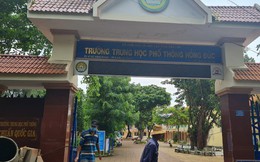 Nữ sinh dùng guốc đánh vào đầu bạn đổ máu ngay trong trường