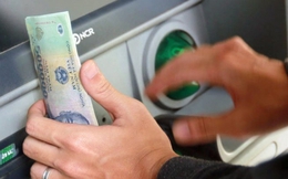 Quên không lấy tiền khi rút ở cây ATM thì phải làm sao?