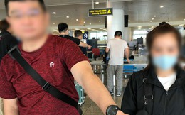 Cô gái "cầm nhầm" đồng hồ của khách nước ngoài bị camera an ninh ghi lại