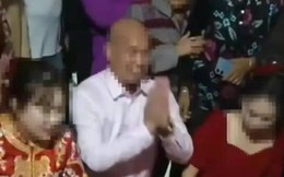 Khoe 'bái đường thành thân' với 2 cô dâu, người đàn ông bị cảnh sát 'hỏi thăm'