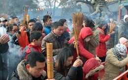 Ngôi chùa cấm khách mang hương đến thắp để bán với giá 'cắt cổ'