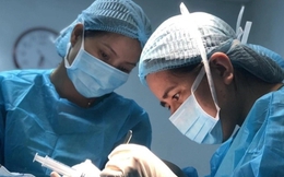 Nữ bác sĩ nhớ về ca mổ đặc biệt đầu tiên - phẫu thuật cứu bố chấn thương sọ não