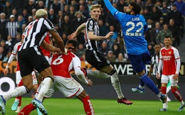 VAR bị vô hiệu hóa hay trọng tài Anh "run tay" vì Newcastle?