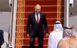Clip 50 giây làm phương Tây sôi sục: Cận cảnh Tổng thống Putin được đón như "ông hoàng" tại UAE