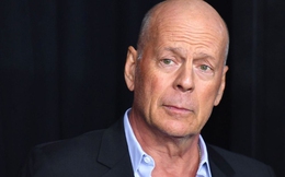 Siêu sao Bruce Willis bị mất trí nhớ sau bệnh mất ngôn ngữ