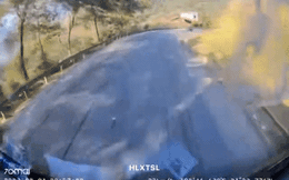 Sedan drift trên khúc cua đường dốc
