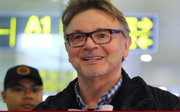 HLV Troussier đến Việt Nam ký hợp đồng