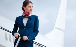 Nữ tiếp viên hàng không bật mí bí mật lương thưởng: Nhận tận 3 khoản tiền khác nhau, thu nhập 1,1 tỷ đồng/năm nhưng thi tuyển còn “khó hơn vào Harvard”