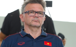 Thực hư tin đồn HLV Troussier muộn giờ tập và bí mật về sự chỉn chu đáng nể của 'Phù thủy Trắng'