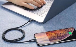 Có nên sạc pin điện thoại bằng máy tính?
