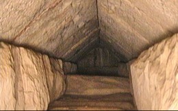 Các nhà khoa học bối rối sau khi thấy căn phòng 4.500 tuổi trong kim tự tháp