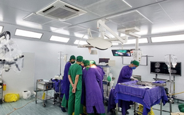 Bé 11 tháng tuổi nứt xương sọ sau khi ngã đập đầu xuống nền cứng