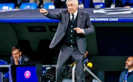 HLV Ancelotti có hành động khiến học trò và các CĐV ngỡ ngàng ở trận thắng Chelsea