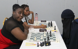 Người đàn ông “giả gái” đi thi đấu cờ vua rồi liên tiếp đánh bại đối thủ nặng ký