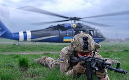 Đặc nhiệm Ukraine đổ bộ tác chiến từ trực thăng Black Hawk