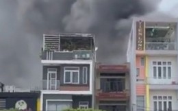 Cháy lớn giữa trưa ở Bình Định, hơn 30 chiến sĩ tới hiện trường dập lửa