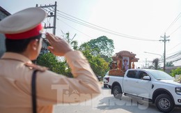 'Anh hãy nghỉ đi, nhiệm vụ có đồng đội anh thay thế, phụng dưỡng cha mẹ đã có em và anh chị'