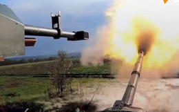 Cận cảnh xe tăng T-90M của Nga nã pháo và bắn súng máy ở Donbass