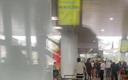 Một người đàn ông ngã từ tầng 3 nhà ga sân bay Nội Bài