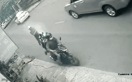 Bị xịt hơi cay, chiến sĩ công an nén đau truy đuổi tóm gọn nghi can trộm xe máy