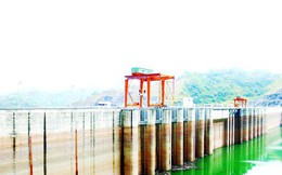 Loạt thủy điện lớn nhất Việt Nam cận kề mực nước chết, EVN kêu gọi tiết kiệm điện