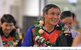 HLV Mai Đức Chung cùng ĐT nữ Việt Nam về nước sau HCV SEA Games 32