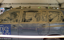 Họa sĩ vẽ từ bụi ô tô: Mona Lisa trên nền tranh Picasso