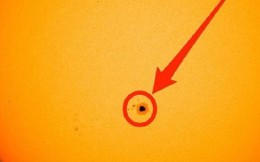 Vết đen khổng lồ bí ẩn xuất hiện trên mặt trời, có thể quan sát mà không cần kính thiên văn