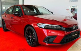 Honda Civic lần đầu giảm kỷ lục 100 triệu đồng: Chỉ riêng RS, giá lăn bánh chưa tới 900 triệu