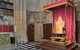 Ngai vàng đăng quang - bảo vật nội thất 700 tuổi quý giá nhất của Vương thất Anh