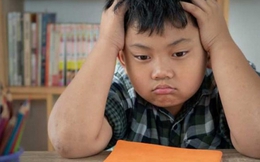 Một đứa trẻ thức khuya, một đứa đi ngủ sớm, 1 năm sau khác biệt ra sao?