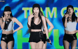Màn trình diễn 19+ của HyunA tại lễ hội nước