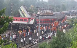 Hiện trường vụ tai nạn đường sắt thảm khốc ở Ấn Độ
