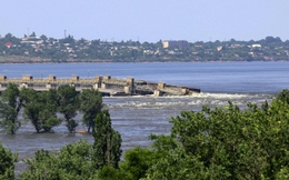 Vụ vỡ đập Kherson: Nga hay Ukraine đối mặt tình thế bất lợi hơn?