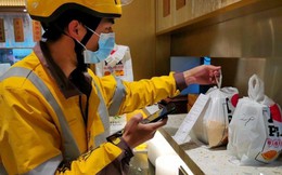 Vợ tăng ca không về, chồng giao hàng tới khách sạn bắt gặp cảnh ngỡ ngàng