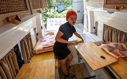 Giá nhà đắt đỏ, giới trẻ Trung Quốc chọn sống trong "nhà xe"