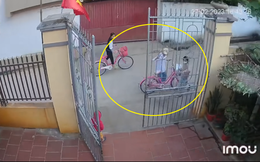 Thấy em bé đứng một mình, 3 nữ sinh có hành động hút hơn 1 triệu lượt xem