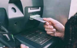 Thẻ ATM bị khóa, có rút tiền, chuyển tiền được không?