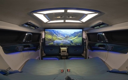 Toyota Innova 2023 độ nội thất đẹp không thua MPV cỡ lớn, tivi 43 inch, đủ các loại đèn sang chảnh