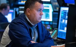 Lo ngại thông tin sắp tới từ Fed, Dow Jones mất gần 400 điểm