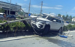 Đằng sau những bức ảnh TNGT: Mất lái tốc độ cao, Ford Explorer leo dải phân cách hạ gục cột điện