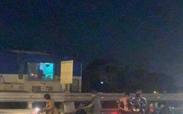Tàu hỏa đâm trúng xe máy qua đường ngang, 1 người tử vong