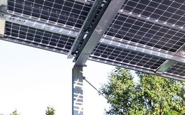 Các nhà khoa học sáng chế ra pin mặt trời hai mặt sử dụng siêu vật liệu perovskite
