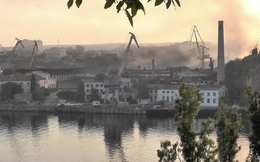 Nga và Ukraine lên tiếng về vụ tên lửa hành trình tấn công xưởng sửa chữa tàu ở Crimea