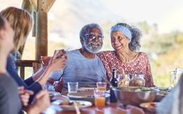 Cách ăn tối độc đáo giúp người dân vùng đất Blue Zones tăng thêm 10 năm tuổi thọ