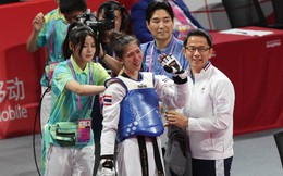 Siêu võ sĩ Thái Lan bật khóc vì bộ giáp hỏng, tưởng mất HCV Taekwondo Asiad 19