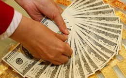 Giá vàng cao chót vót, USD bật tăng