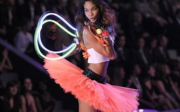 Thiên thần Victoria's Secret phẫn nộ vì bị phân biệt chủng tộc